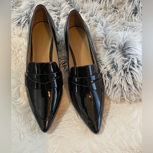 New in box - Black Patient leather loafer. 2in Heel. Dress/Casual wear - Picture 2 of 5